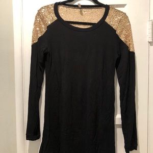 Long sleeved sequin maternity shirt